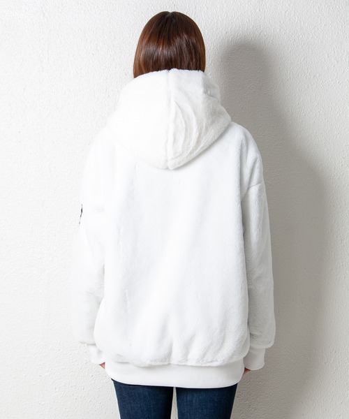 GGD（ジージーディー）の「エコファー ビッグシルエット ブルゾン テープ ジップ フードジャケット（ブルゾン・レディース・ホワイト/ブラック/ホワイト系その他/ホワイト系その他2/ブラック系その他/ブラック系その他2・M/L/LL）」の19枚目の写真