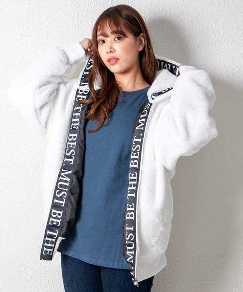 GGD（ジージーディー）の「エコファー ビッグシルエット ブルゾン テープ ジップ フードジャケット（ブルゾン・レディース・ホワイト/ブラック/ホワイト系その他/ホワイト系その他2/ブラック系その他/ブラック系その他2・M/L/LL）」の20枚目の写真