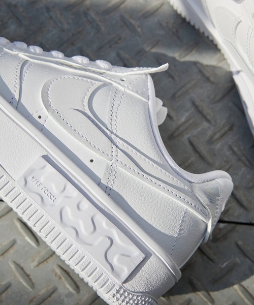 NIKE（ナイキ）の「NIKE WOMNES AIR FORCE 1 FONTANKA / ナイキ ウィメンズ エア フォース  フォンタンカ【SP】（スニーカー・レディース・ホワイト・23.5cm/24.5cm/24.0cm/25.0cm/23.0cm/22.5cm/25.5cm）」の9枚目の写真