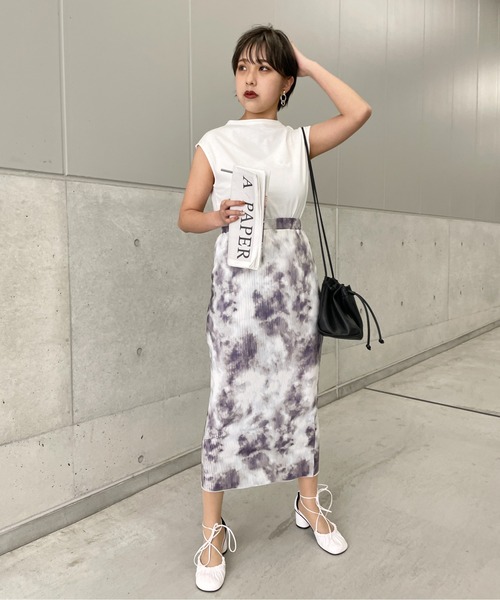 StyleSea（スタイルシー）の「サテンミニプリーツロングタイトスカート（スカート・レディース・グレー/オレンジ/グリーン・MEDIUM）」の5枚目の写真