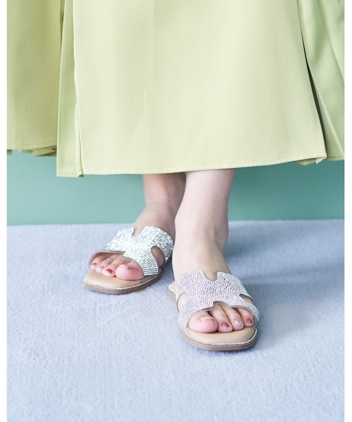 Realta（レアルタ）の「Realta(レアルタ)Hカットラインストーンフラットサンダル（サンダル・レディース・ピンク/ブラック/シルバー・LL/S/M/L）」の3枚目の写真