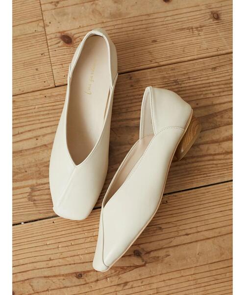 Una gardenia(ウナガルデニア)の「・Una gardenia ウッドヒールパンプス(パンプス・レディース・ブラック/イエロー/アイボリー・LL/S/M/L)」の2枚目の写真