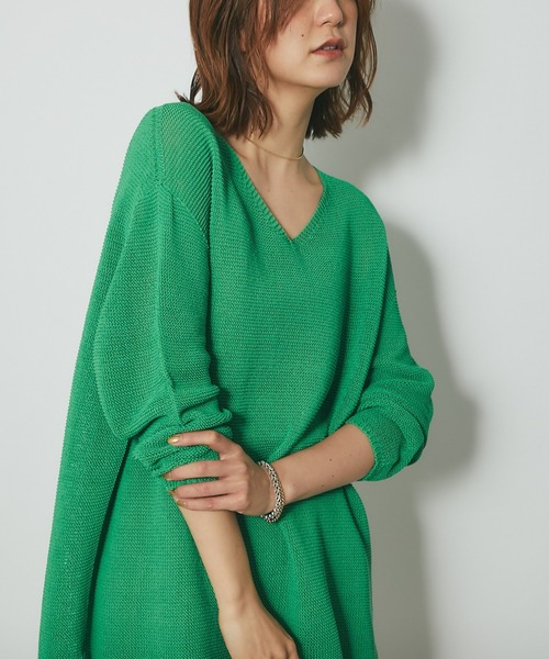 RIVE DROITE（リヴドロワ）の「ペーパーヤーンVネックニット（ニット/セーター・レディース・チャコールグレー/ベージュ/グリーン・FREE）」の3枚目の写真
