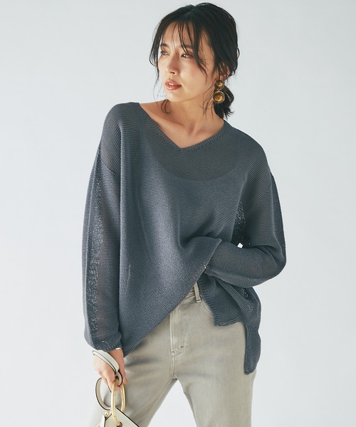 RIVE DROITE（リヴドロワ）の「ペーパーヤーンVネックニット（ニット/セーター・レディース・チャコールグレー/ベージュ/グリーン・FREE）」の4枚目の写真