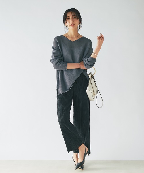 RIVE DROITE（リヴドロワ）の「ペーパーヤーンVネックニット（ニット/セーター・レディース・チャコールグレー/ベージュ/グリーン・FREE）」の14枚目の写真