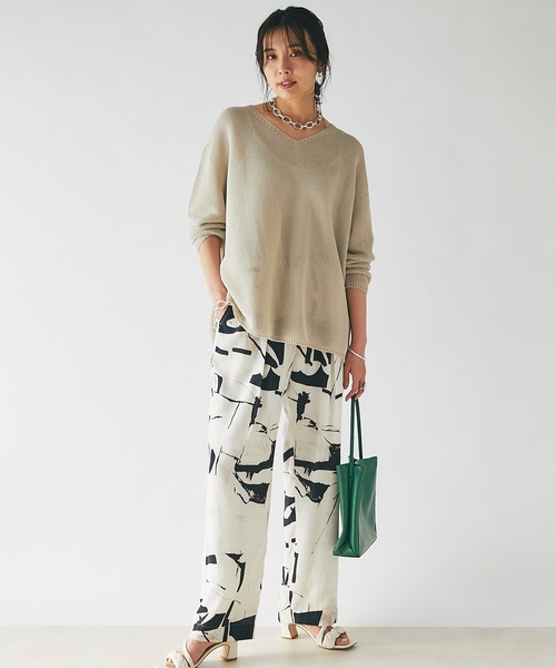 RIVE DROITE（リヴドロワ）の「ペーパーヤーンVネックニット（ニット/セーター・レディース・チャコールグレー/ベージュ/グリーン・FREE）」の7枚目の写真