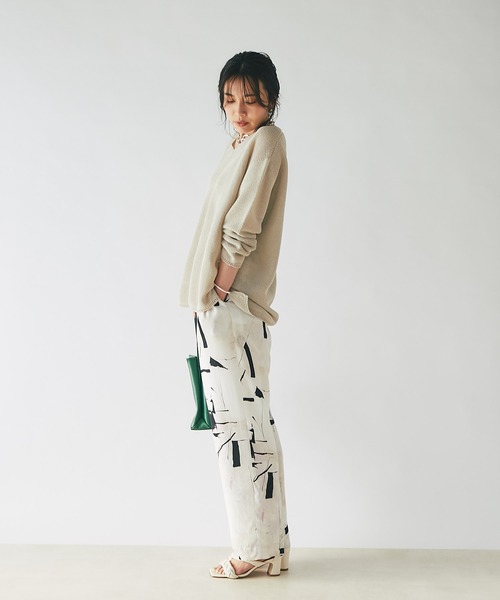 RIVE DROITE（リヴドロワ）の「ペーパーヤーンVネックニット（ニット/セーター・レディース・チャコールグレー/ベージュ/グリーン・FREE）」の16枚目の写真