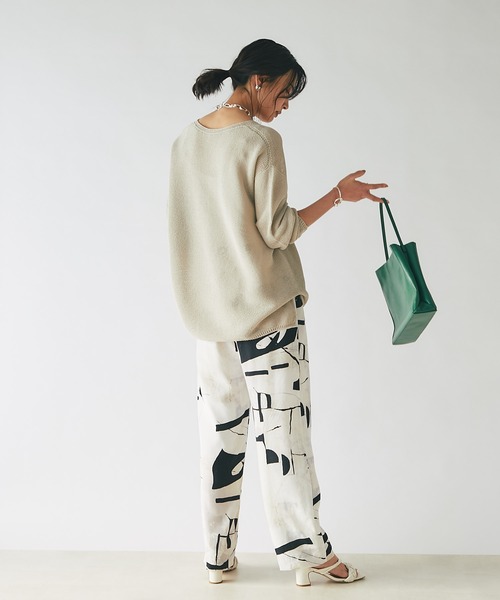 RIVE DROITE（リヴドロワ）の「ペーパーヤーンVネックニット（ニット/セーター・レディース・チャコールグレー/ベージュ/グリーン・FREE）」の17枚目の写真