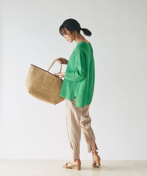 RIVE DROITE（リヴドロワ）の「ペーパーヤーンVネックニット（ニット/セーター・レディース・チャコールグレー/ベージュ/グリーン・FREE）」の19枚目の写真