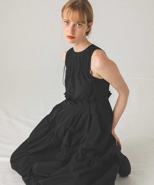 MECRE（メクル）の「ドロストギャザーバルーンワンピース（ワンピース・レディース・ブラック/グレー・S/M）」の4枚目の写真