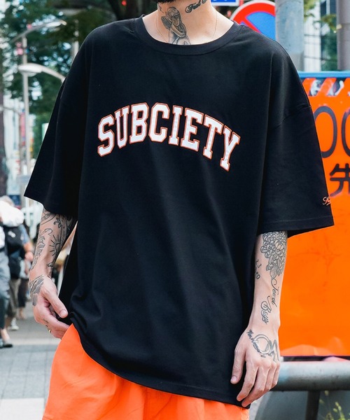 Subciety（サブサエティ）の「COLLEGE TEE（Tシャツ/カットソー・メンズ・グリーン/ホワイト/オレンジ/ブラック/マスタード・X-LARGE/LARGE/XX-LARGE/MEDIUM）」の3枚目の写真