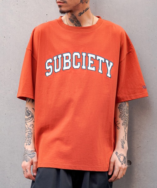 Subciety（サブサエティ）の「COLLEGE TEE（Tシャツ/カットソー・メンズ・グリーン/ホワイト/オレンジ/ブラック/マスタード・X-LARGE/LARGE/XX-LARGE/MEDIUM）」の6枚目の写真