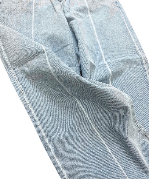 Chikashitsu +（チカシツプラス）の「【Chikashitsu +/チカシツプラス】center bleach denim pants/センターブリーチデニムパンツ（デニムパンツ・メンズ・ライトブルー/ブルー・S/M/L）」の11枚目の写真