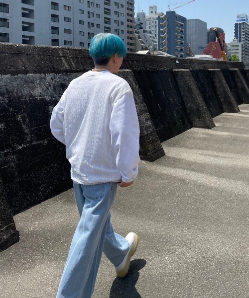 Chikashitsu +（チカシツプラス）の「【Chikashitsu +/チカシツプラス】center bleach denim pants/センターブリーチデニムパンツ（デニムパンツ・メンズ・ライトブルー/ブルー・S/M/L）」の10枚目の写真