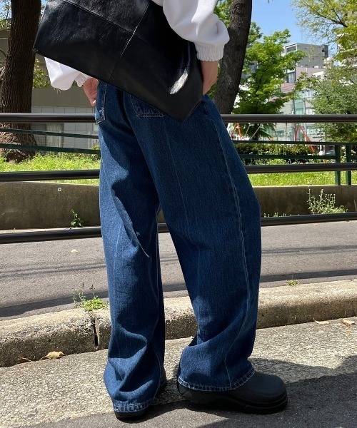 Chikashitsu +（チカシツプラス）の「【Chikashitsu +/チカシツプラス】center bleach denim pants/センターブリーチデニムパンツ（デニムパンツ・メンズ・ライトブルー/ブルー・S/M/L）」の8枚目の写真