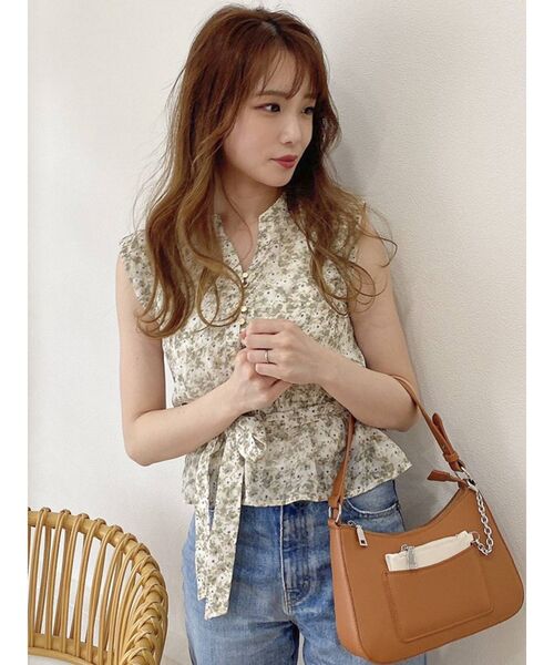 dazzlin(ダズリン)の「フリルペプラムトップス(Tシャツ/カットソー・レディース・オフホワイト/ブラック/その他1・FREE)」の4枚目の写真