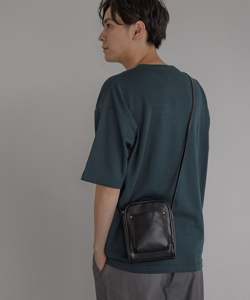 LAKOLE(ラコレ)の「フロントポケットスクエアショルダーバッグ / 344261(ショルダーバッグ・メンズ・ブラック/グレー/カーキ・FREE)」の2枚目の写真