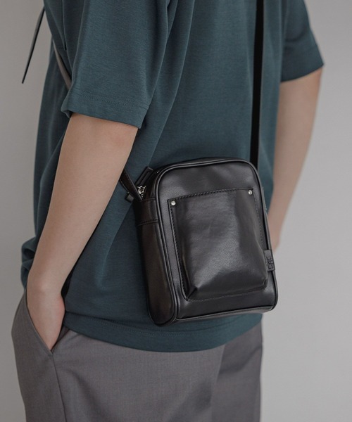 LAKOLE(ラコレ)の「フロントポケットスクエアショルダーバッグ / 344261(ショルダーバッグ・メンズ・ブラック/グレー/カーキ・FREE)」の19枚目の写真