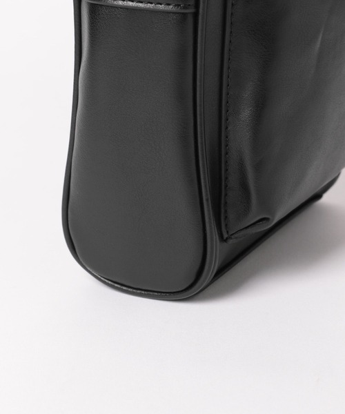 LAKOLE(ラコレ)の「フロントポケットスクエアショルダーバッグ / 344261(ショルダーバッグ・メンズ・ブラック/グレー/カーキ・FREE)」の5枚目の写真