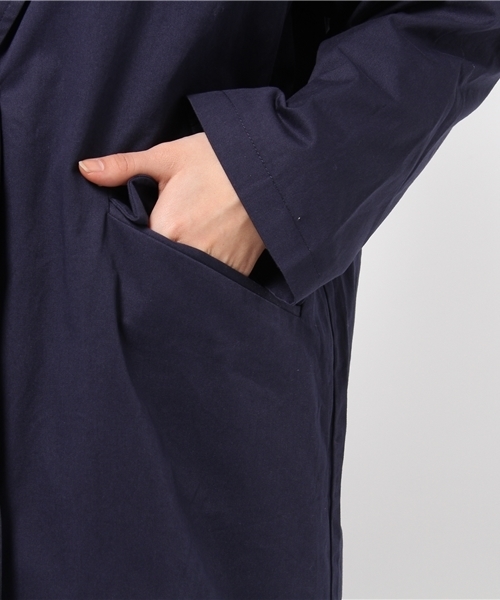 ikka（イッカ）の「裏配色チェスターコート（チェスターコート・レディース・オフホワイト/ネイビー/ベージュ・MEDIUM/LARGE）」の10枚目の写真