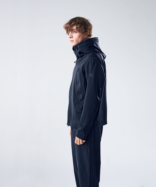 DESCENTE(デサント)の「【デサントオルテライン】ソフトシェルジャケット“クレアス エアー” / SOFT SHELL JACKET "CREAS-AIR" 保温 ストレッチ 軽量(マウンテンパーカー・メンズ・ブラック/ネイビー/ブラウン・SMALL/LARGE/MEDIUM/X-LARGE)」の4枚目の写真