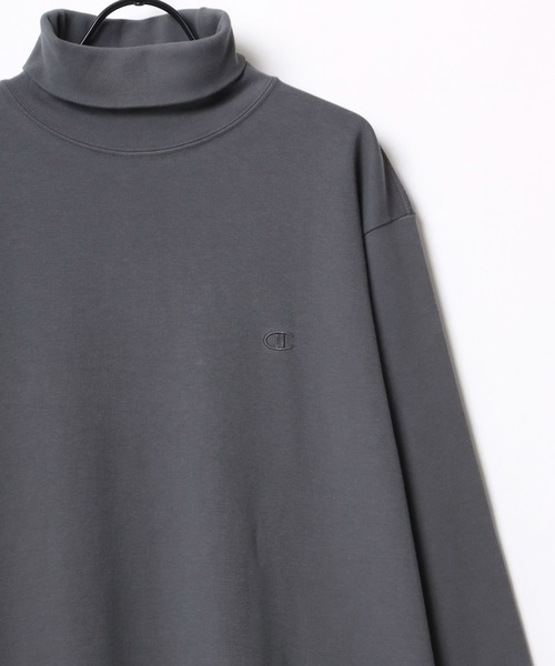 Champion(チャンピオン)の「Champion/チャンピオン スムース ワンポイント刺繍 タートルネック ロングスリーブTシャツ(Tシャツ/カットソー・メンズ・ブラック/オフホワイト/オリーブ/チャコール・M/L/XL)」の3枚目の写真
