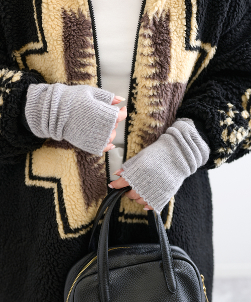 SLOBE IENA（スローブイエナ）の「【WILLIAM BRUNTON/ウィリアム ブラントン】 Cashmere WRISTWARMERSグローブ（手袋・レディース・ライトグレー/ベージュ/ネイビー・FREE）」の19枚目の写真