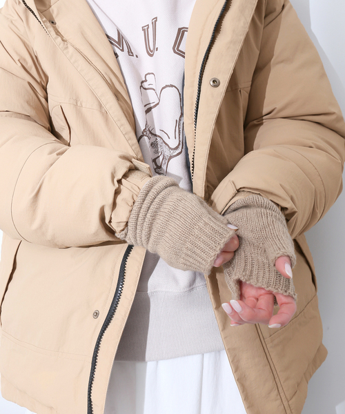 SLOBE IENA（スローブイエナ）の「【WILLIAM BRUNTON/ウィリアム ブラントン】 Cashmere WRISTWARMERSグローブ（手袋・レディース・ライトグレー/ベージュ/ネイビー・FREE）」の8枚目の写真