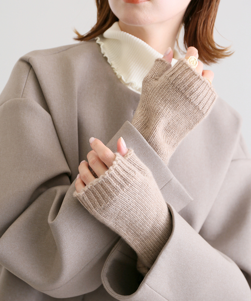 SLOBE IENA（スローブイエナ）の「【WILLIAM BRUNTON/ウィリアム ブラントン】 Cashmere WRISTWARMERSグローブ（手袋・レディース・ライトグレー/ベージュ/ネイビー・FREE）」の12枚目の写真