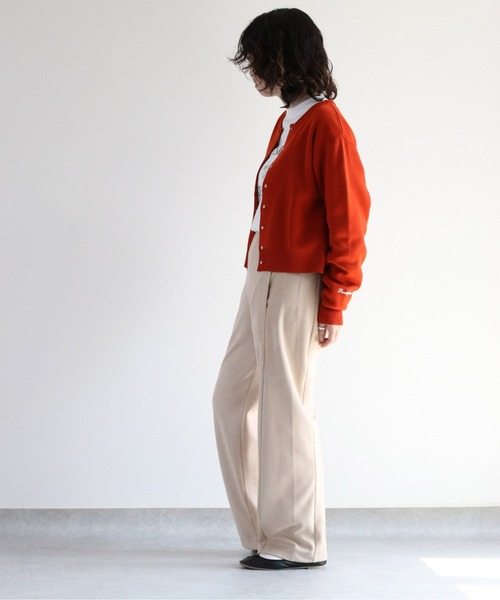 e.r.g*（イーアールジー）の「スナップボタン カラフルプレーンニットカーディガン（カーディガン/ボレロ・レディース・グリーン/マスタード/オフホワイト/オレンジ/ブラック・M）」の6枚目の写真