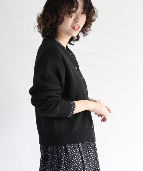 e.r.g*（イーアールジー）の「スナップボタン カラフルプレーンニットカーディガン（カーディガン/ボレロ・レディース・グリーン/マスタード/オフホワイト/オレンジ/ブラック・M）」の13枚目の写真