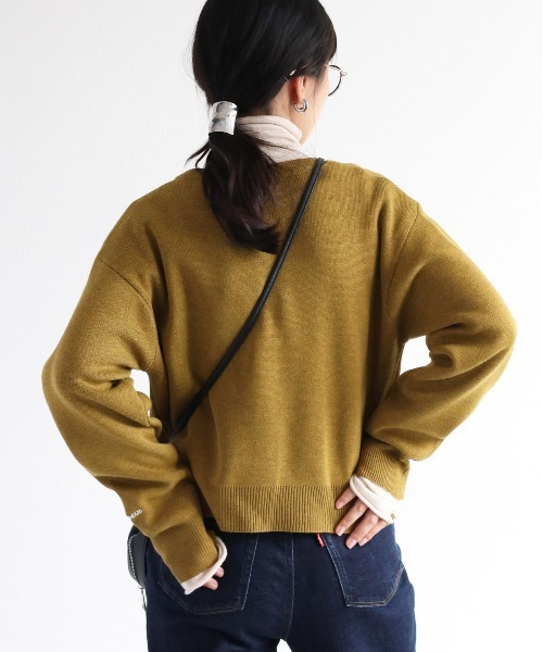 e.r.g*（イーアールジー）の「スナップボタン カラフルプレーンニットカーディガン（カーディガン/ボレロ・レディース・グリーン/マスタード/オフホワイト/オレンジ/ブラック・M）」の11枚目の写真