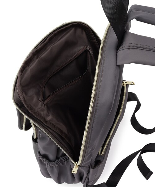 ITS'DEMO（イッツデモ）の「【A4OK/多ポケ/緩衝材ポケット/きれいめテイスト】PC収納リュック（バックパック/リュック・レディース・ダークグレー/カーキ/アイボリー・00）」の13枚目の写真