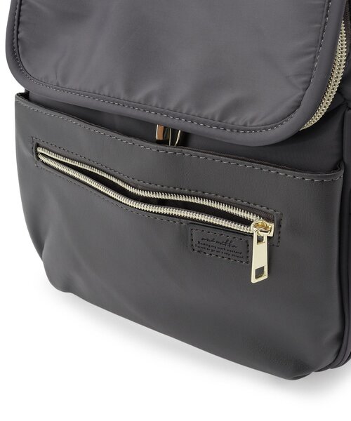 ITS'DEMO（イッツデモ）の「【A4OK/多ポケ/緩衝材ポケット/きれいめテイスト】PC収納リュック（バックパック/リュック・レディース・ダークグレー/カーキ/アイボリー・00）」の17枚目の写真