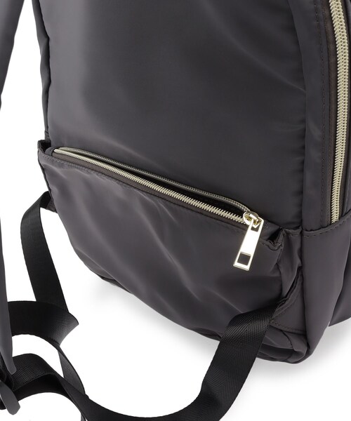 ITS'DEMO（イッツデモ）の「【A4OK/多ポケ/緩衝材ポケット/きれいめテイスト】PC収納リュック（バックパック/リュック・レディース・ダークグレー/カーキ/アイボリー・00）」の18枚目の写真