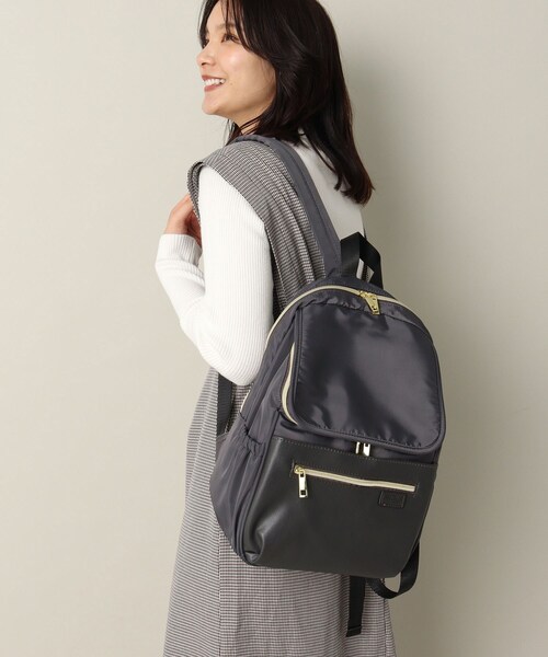 ITS'DEMO（イッツデモ）の「【A4OK/多ポケ/緩衝材ポケット/きれいめテイスト】PC収納リュック（バックパック/リュック・レディース・ダークグレー/カーキ/アイボリー・00）」の22枚目の写真