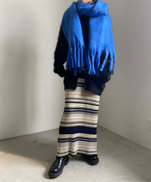 Ameri（アメリ）の「SOLID FLUFFY SOFT STOLE（ストール/ショール・レディース・グレイッシュベージュ/ブルー・FREE）」の3枚目の写真