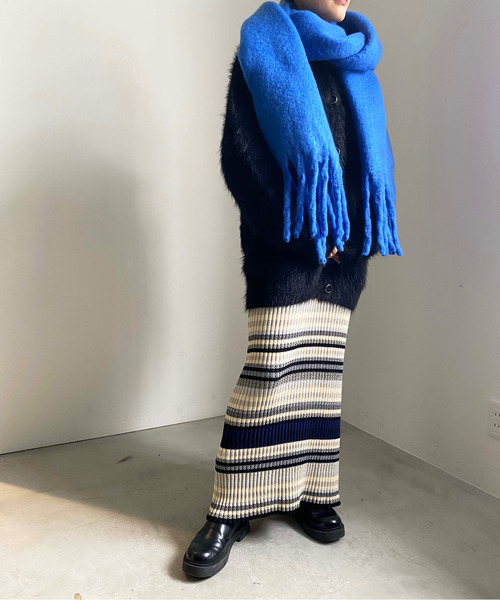 Ameri（アメリ）の「SOLID FLUFFY SOFT STOLE（ストール/ショール・レディース・グレイッシュベージュ/ブルー・FREE）」の6枚目の写真