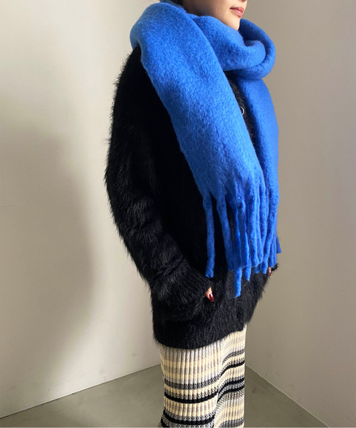 Ameri（アメリ）の「SOLID FLUFFY SOFT STOLE（ストール/ショール・レディース・グレイッシュベージュ/ブルー・FREE）」の5枚目の写真