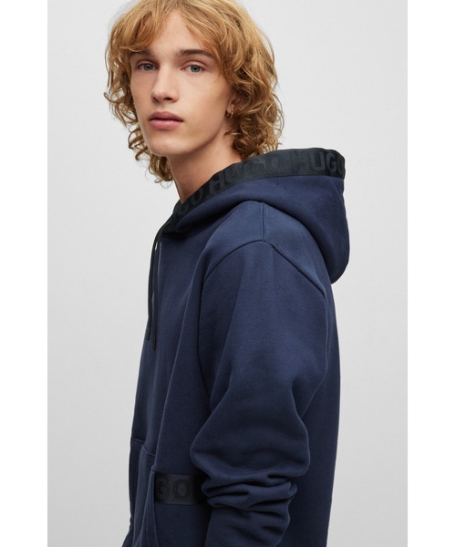HUGO(ヒューゴ)の「ロゴテープトリム オーガニックコットン フーディ(パーカー・メンズ・ダークブルー・L/M/S/XL/XS/XXL)」の5枚目の写真