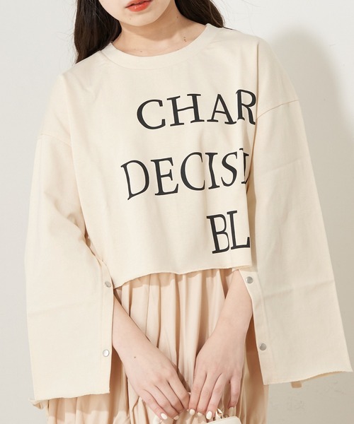 Chico(チコ)の「【2023SS】クロップドビックロゴトップス(Tシャツ/カットソー・レディース・アイボリー/ブラック/ホワイト系その他2・FREE)」の1枚目の写真
