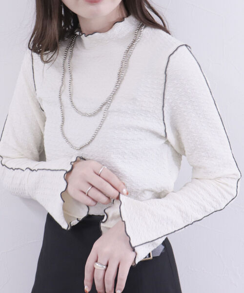 fredy emue（フレディエミュ）の「カットJQメローハイネックカットソー（Tシャツ/カットソー・レディース・ブラック/オフホワイト/サックスブルー・38）」の2枚目の写真