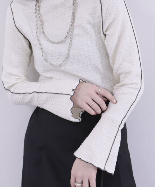 fredy emue（フレディエミュ）の「カットJQメローハイネックカットソー（Tシャツ/カットソー・レディース・ブラック/オフホワイト/サックスブルー・38）」の8枚目の写真