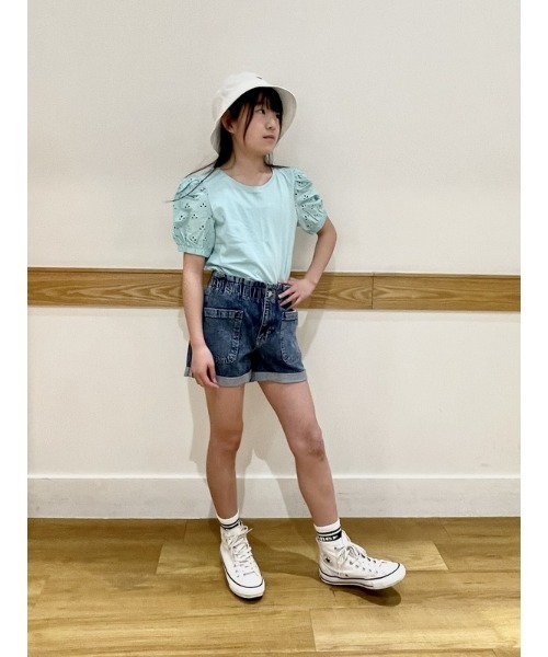 GAP(ギャップ)の「ウォッシュウェル ハイライズ ペーパーバッグ マムジーン ショートパンツ (キッズ)(デニムパンツ・キッズ・ライトインディゴブルー・6/8/10/12/14/16)」の9枚目の写真