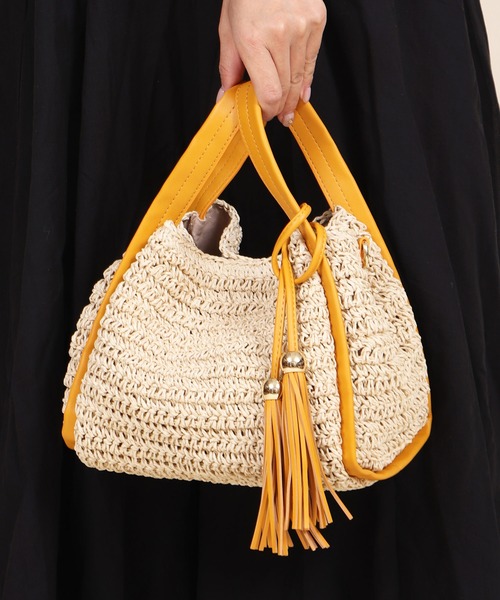 Bermosa（ベルモサ）の「タッセル付き かごバッグ（かごバッグ・レディース・ブラック/ピンクベージュ/ブラウン系その他/ブルー/マスタード・FREE）」の4枚目の写真