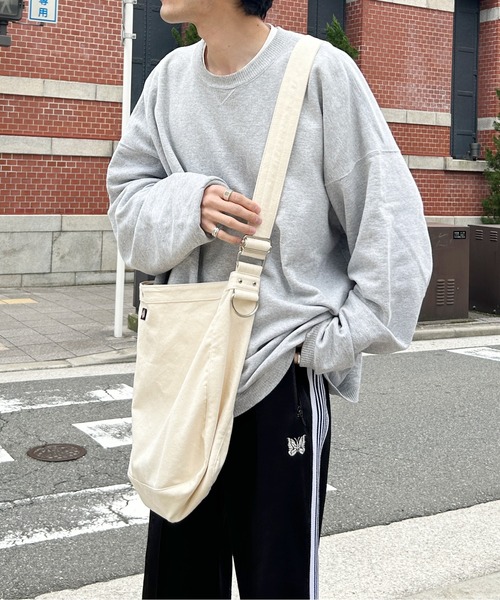 Dickies(ディッキーズ)の「Dカン付きニュースペーパーバッグ(ショルダーバッグ・メンズ・ホワイト/ブラック・FREE)」の8枚目の写真