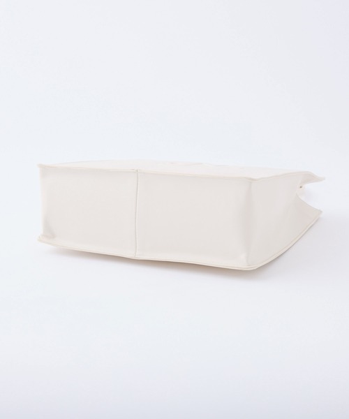 one after another NICE CLAUP（ワンアフターアナザーナイスクラップ）の「A4サイズ収納/ロゴモチーフエンボス縦長トートバッグ（トートバッグ・レディース・モカ/アイボリー/ベージュ/ブラック・FREE）」の20枚目の写真