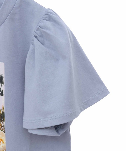 31 Sons de mode(トランテアン ソン ドゥ モード)の「フリルスリーブフラワープリントTシャツ(Tシャツ/カットソー・レディース・ブラック/オフホワイト/サックスブルー・36)」の8枚目の写真