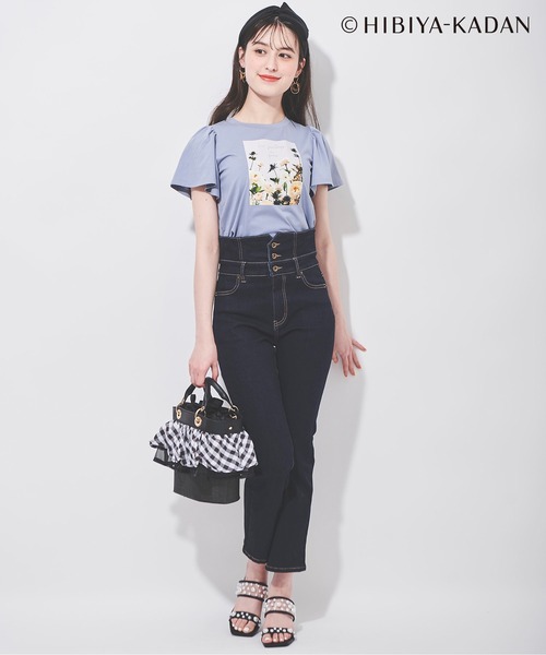 31 Sons de mode(トランテアン ソン ドゥ モード)の「フリルスリーブフラワープリントTシャツ(Tシャツ/カットソー・レディース・ブラック/オフホワイト/サックスブルー・36)」の12枚目の写真