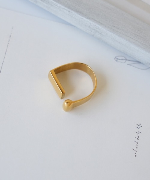IAMUSE（アイアミューズ）の「金属アレルギー対応　変形プレートリング S0988【IAMUSE】（リング・レディース・ゴールド・FREE）」の3枚目の写真